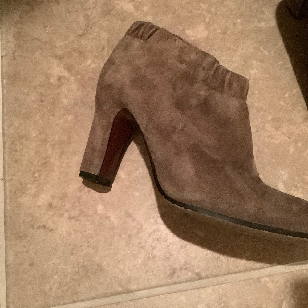 Sam Edelman tan suede ankle boots size 5. 3 1/2 inch heels.